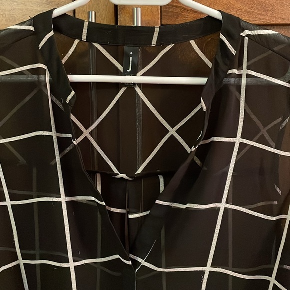 Jess black and white high low blouse. - Picture 2 of 5